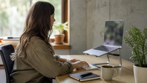 Quel support d’ordinateur portable privilégier pour le confort et la productivité ?