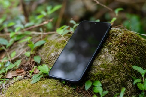 Smartphones et environnement : comprendre l’empreinte écologique de votre appareil