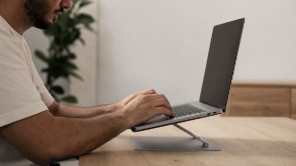 Test des supports inclinables pour portable : ergonomie et gain de productivité analysés