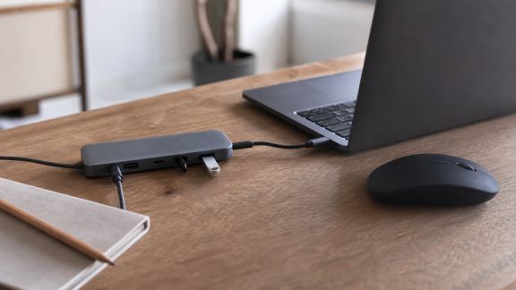 Tests de stations d’accueil USB-C : connectivité, débit et praticité pour le télétravail