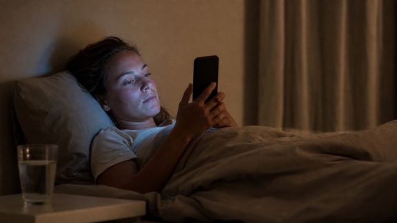 Les nouvelles études sur l’impact des écrans sur le sommeil des Français