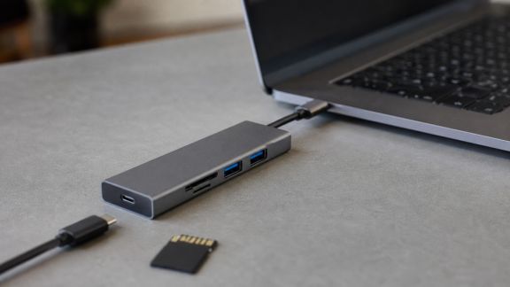 Analyse des performances des adaptateurs multiports USB-C pour laptop : fiabilité et débit sous la loupe